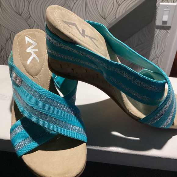 ANNE  KLEIN.   wedge sandals turquoise. Fun size 10 - Picture 1 of 9